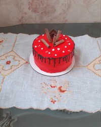مینی کیک سفارش مشتری عزیزم ??❤❤?? با فلینگ موز وسس شکلاتی