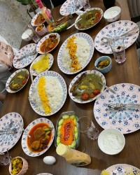 میز شام کنار عزیزان