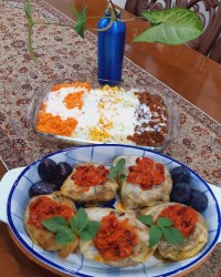 دلمه ی کلم برگ و سالاد کلم