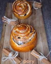 رول دارچینی کشمشی