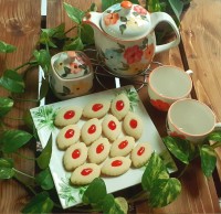 شیرینی با مارمالاد آلو قرمز