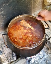 آبگوشت آتیشی (مهربونا فالو کنید و استوری ها رو از دست ندید)