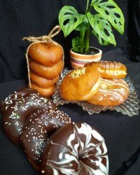 دونات وپیراشکی کرمدار