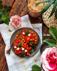 ساندویچ نخود و گوجه گیلاسی