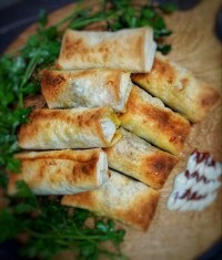 بورک گوشت و پنیر پیتزا