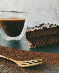 چیز کیک شکلات و قهوه