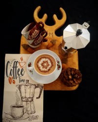 لاته آرت با سس شکلات و فوم شیر