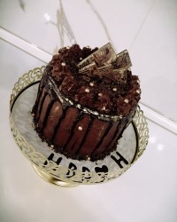 کیک خامه ای فول شکلاتی