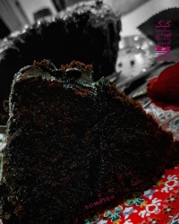 کیک قهوه گردویی فول شکلاتی کپشن خواندنیه