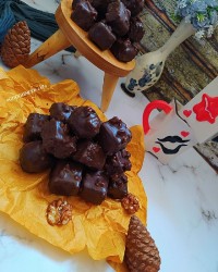 شیرینی شکلاتی گردویی ورق بزنید