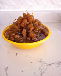 سلام دوستان روزتون به خیر نیکی مربای توت البته تابستون درست کردم ولی از مونده