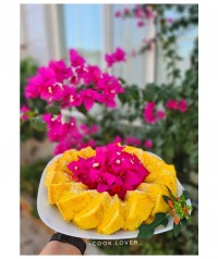 کیک گلاب و زعفران با سس مخصوص