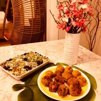 توپک سیب زمینی و سالاد جوانه ماش