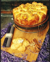 نان رول دارچینی و گردو