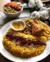 زرشک پلو با مرغ زعفرانی