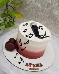 کیک تولد با تزیینات فوندانت