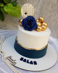 کیک خامه ای با تزیینات فوندانت