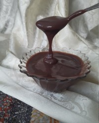 سس شکلات، کیک پرتقالی با دمنوش بِه، چیپس و سس تارتار