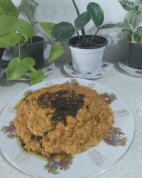 بفرمایید کشک بادمجان کشک .بادمجان.گوجه .سیرو پیاز و نعنا داغ