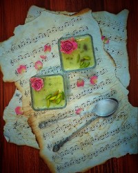 کرم پسته شیر عسلی