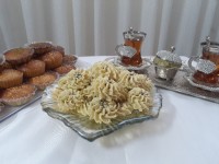 شیرینی برنجی قیفی کیک یزدی و چای نبات