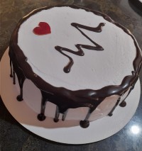 کیک با فیلینگ موز و گردو به مناسبت روز پزشک که واسه دو ماه قبل