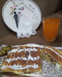 کرپ رولی مغزدار سوسیس. قارچ. پنیر پیتزا