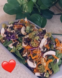 سالاد سبزیجات با اسفناج