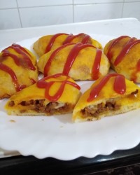 پیراشکی گوشت وسیب زمینی