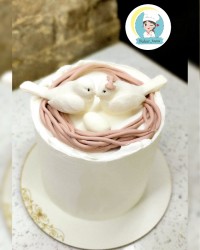 کیک خامه ای با تزیینات فوندانت کیک عاشقانمون ?️