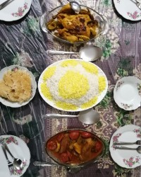 مهمونی شام خورشت کدو وبادمجان با مرغ سرخ شده میزبان دخترعزیزم و داماد گلم بودم جاتون سبززز