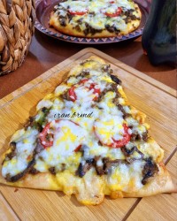 پیتزا گوشت ونان سیر