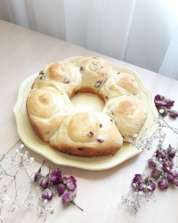 نان رول کشمشی