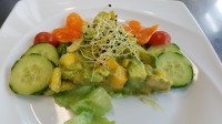 سالاد اواکادو و انبه