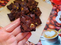 براوونی شکلاتی ینی از این کیک خوشمزه ترهم داریم