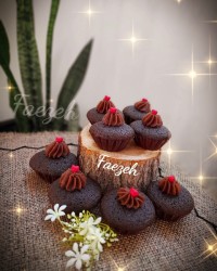 کاپ کیک شکلاتی با کرمفیل شکلاتی