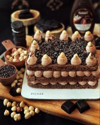 کیک شکلاتی بی بی مناسب خامه کشی