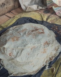 اینم از نان محلی روستا....نان کوردواری?