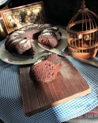 کیک شکلاتی با سس شکلاتی