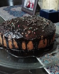 کیک نارگیلی با سس شکلات