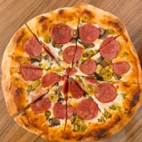 پیتزا ناپولیتی ایتالیایی