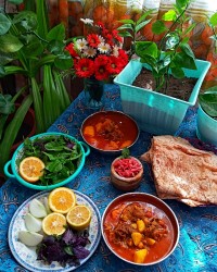 آبگوشت با نان محلی پاپیون لطفا تو پیج خودم نزار