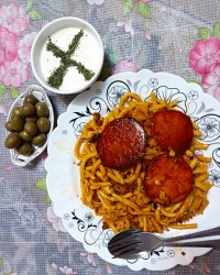 ماکارونی خوشمزه با ته دیگ سیب زمینی ودسر شکلاتی