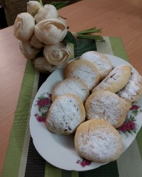 نان. با مغز سیب. و دارچین. فوق العاده خوشمزه و خوش عطر?? جا همگی. سبز