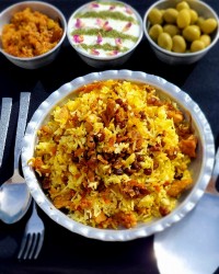 گردو پلو با مرغ