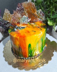 کیک زیبا با روکش بریلو و تزئینات بابل توئیل و فوندانت