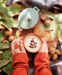 کوکی زنجبیلی و قهوه لته