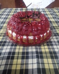 کیک انار به همراه کرم انار