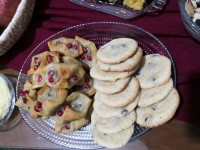 کوکی کشمشی و نون شیرینی کرمدار