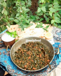قیمه کورک (غذای محلی سنندج) گوشت چرخ کرده با تره